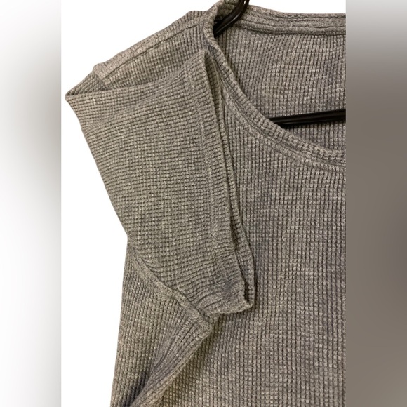Lululemon Women’s Gray Waffle Knit Short Sleeve Tee Shirt Workout Top - Picture 8 of 11